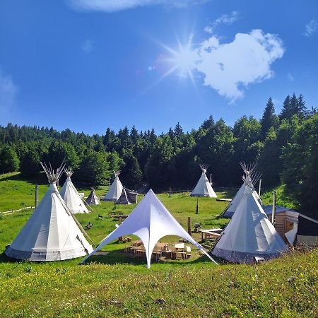 Village Tipi La Féclaz Exteriör bild