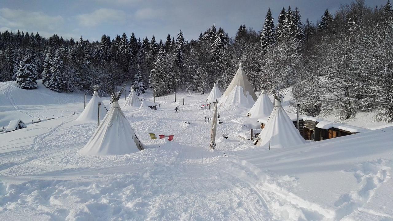 Village Tipi La Féclaz Exteriör bild