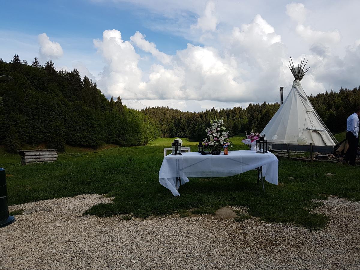 Village Tipi La Féclaz Exteriör bild